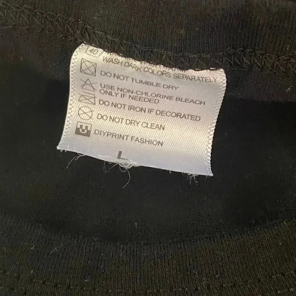 Size L tee with extra snark EUC - Picture 2 of 3